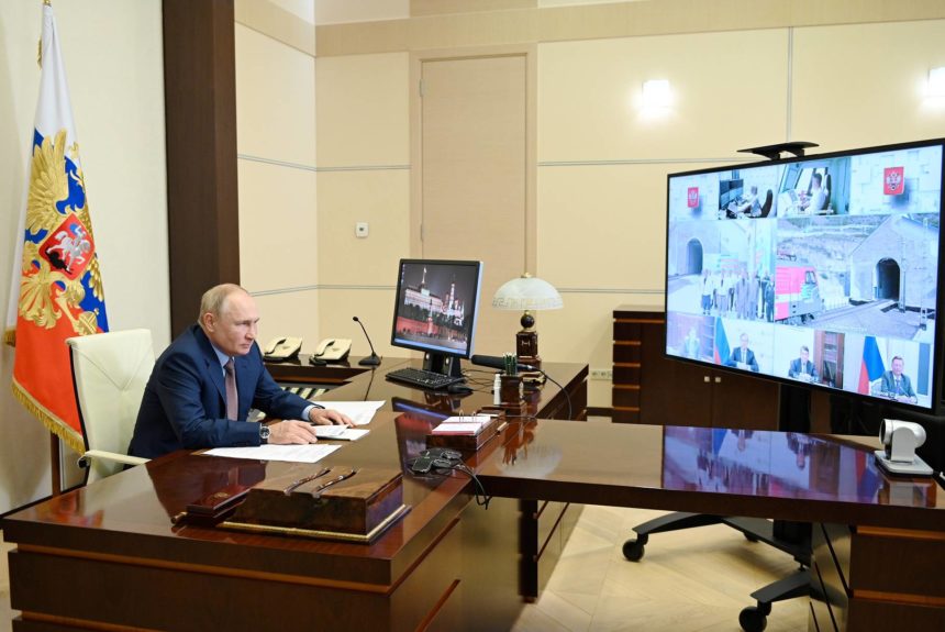 Путин по видеосвязи запустил движение по второму Байкальскому тоннелю Путин по видеосвязи запустил движение по второму Байкальскому тоннелю