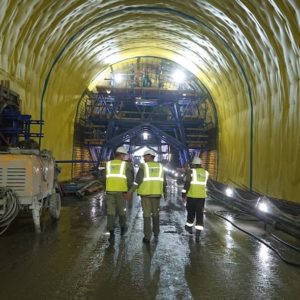 На строительстве Керакского тоннеля на Транссибе забетонирована половина сводов и стен