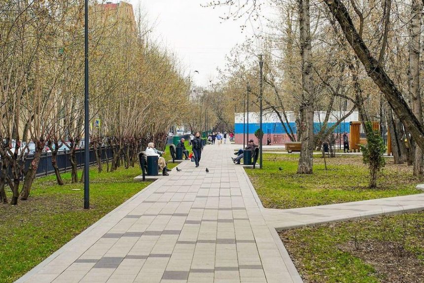 Возле десяти станций БКЛ метро Москвы благоустроили территории Возле десяти станций БКЛ метро Москвы благоустроили территории