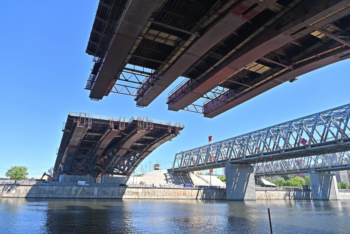 В Москве построили 66 тоннелей, эстакад и мостов в 2023 году В Москве построили 66 тоннелей, эстакад и мостов в 2023 году